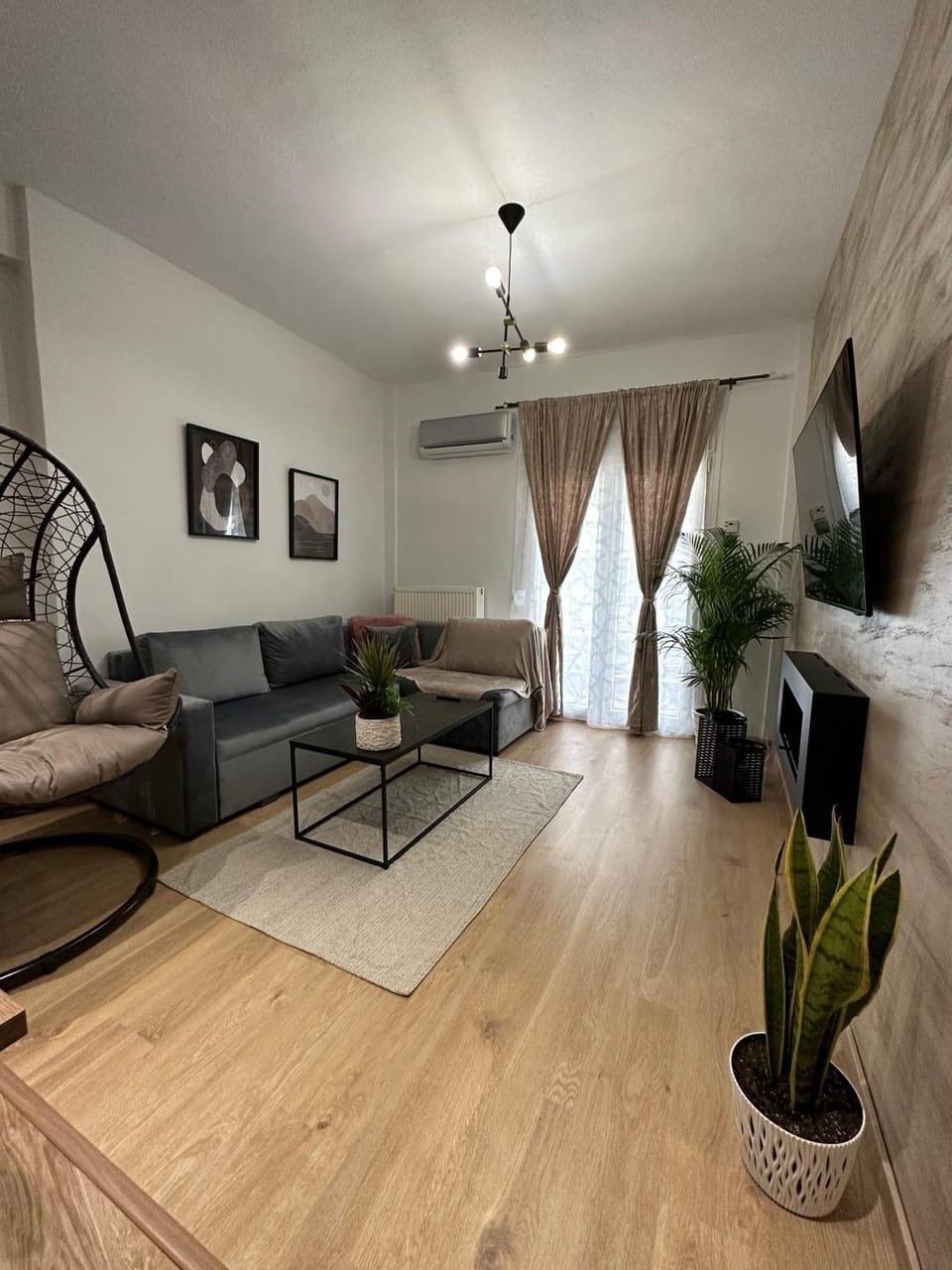TV and multimedia, Living room, Seating area, air conditioner