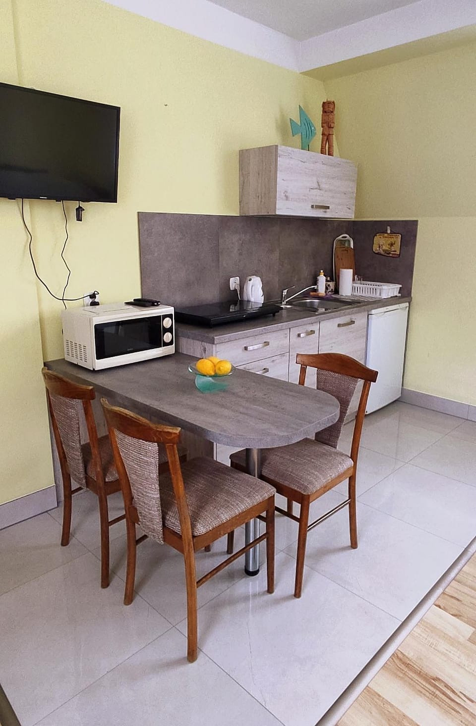 Kitchen or kitchenette, Dining area, pet friendly, stove