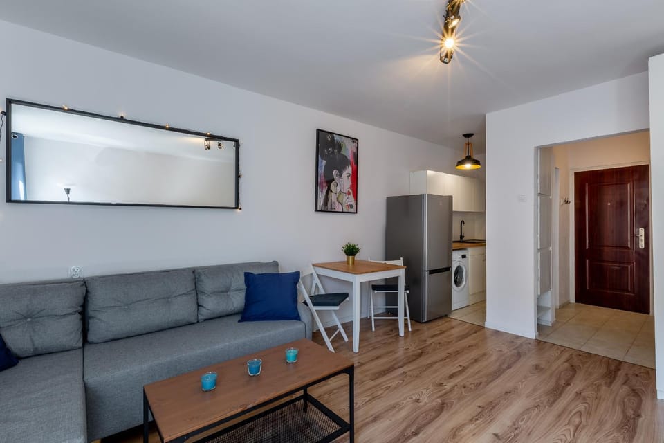 TV and multimedia, Kitchen or kitchenette, Living room, Seating area, Dining area
