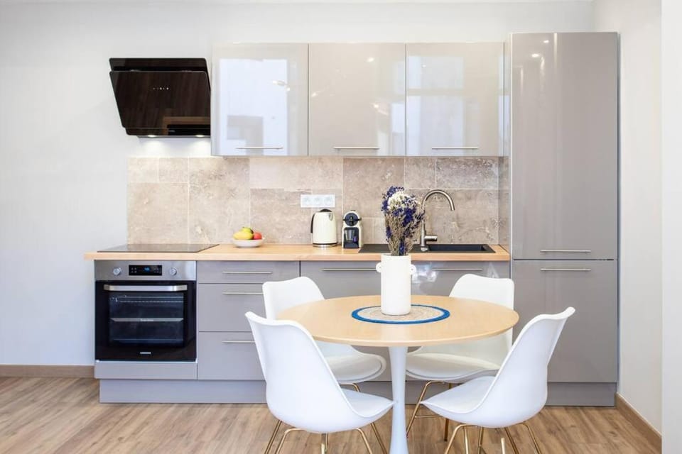 L19 Staywiz us - 1BDR Massena central 2mins Sea PromenadeAC Balcony Apartment in Nice