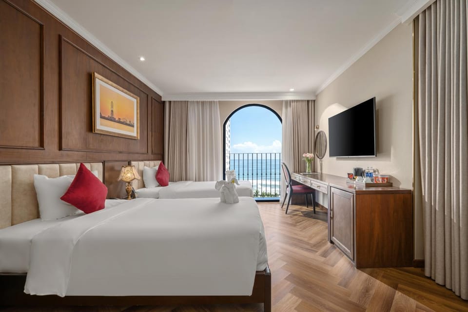 Bed, Natural landscape, TV and multimedia, Balcony/Terrace, Seating area, Bedroom, Sea view, hair dresser