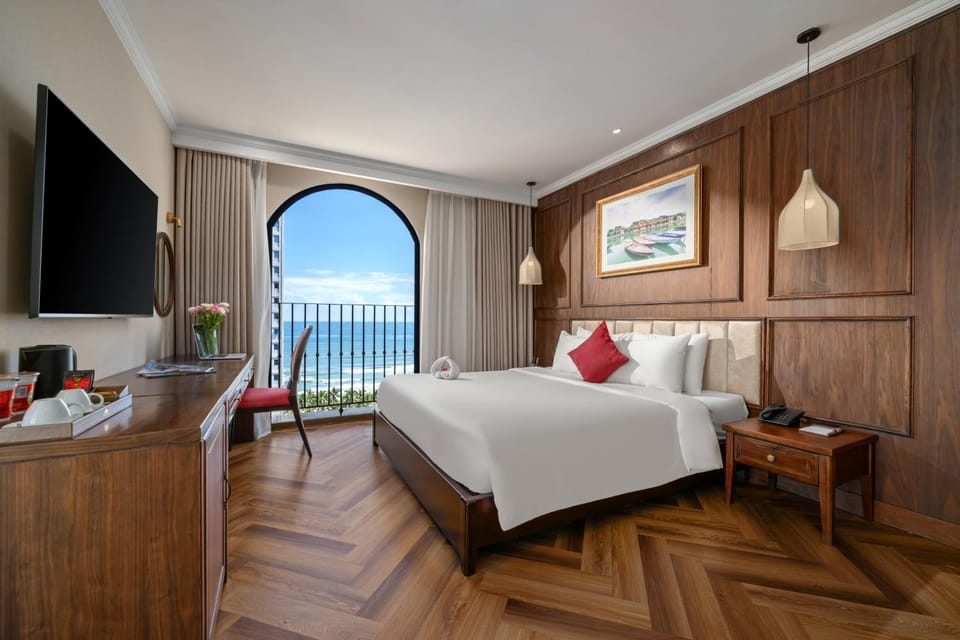 Bed, Natural landscape, TV and multimedia, Balcony/Terrace, Beach, Bedroom, Sea view