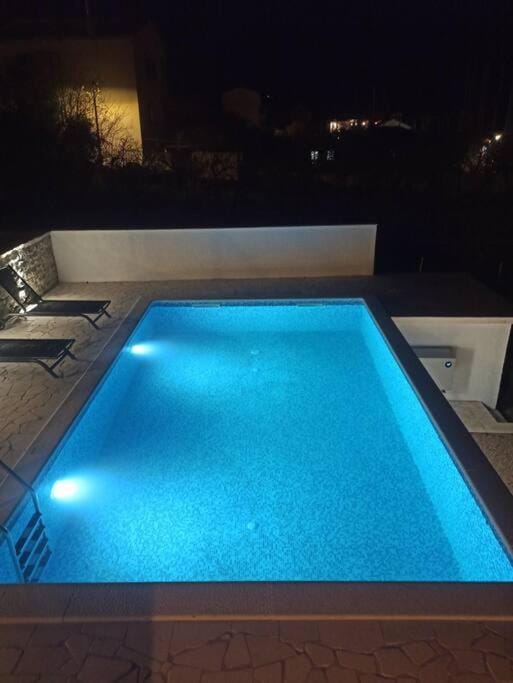 Night, Pool view