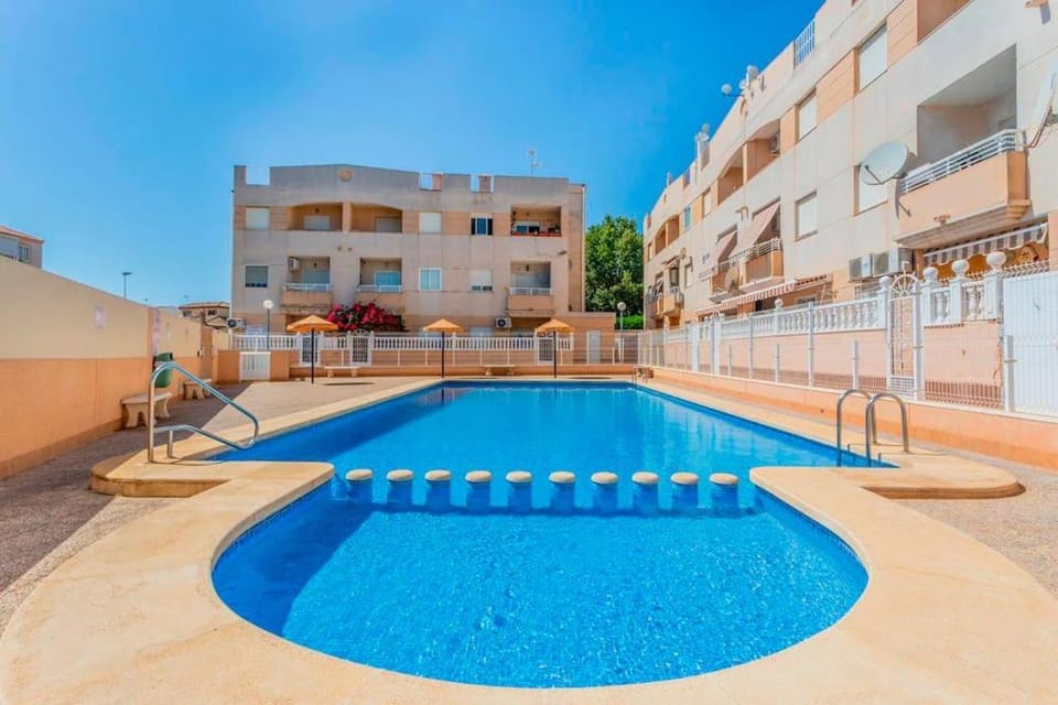 Day, Swimming pool