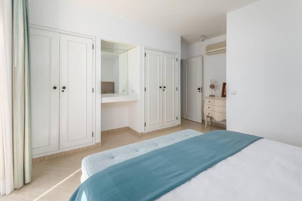 Bed, Bedroom, wardrobe