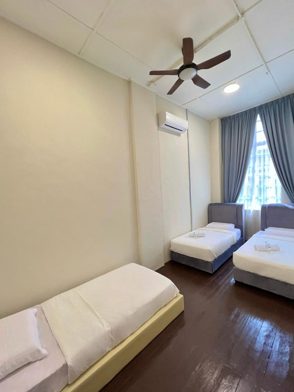 Bedroom, towels, air conditioner