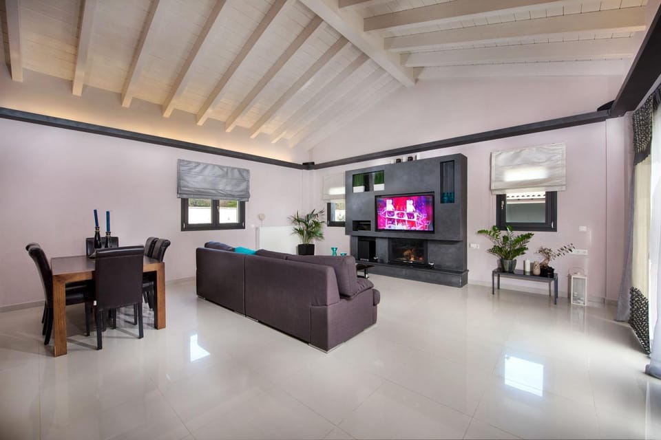 TV and multimedia, Living room, Dining area
