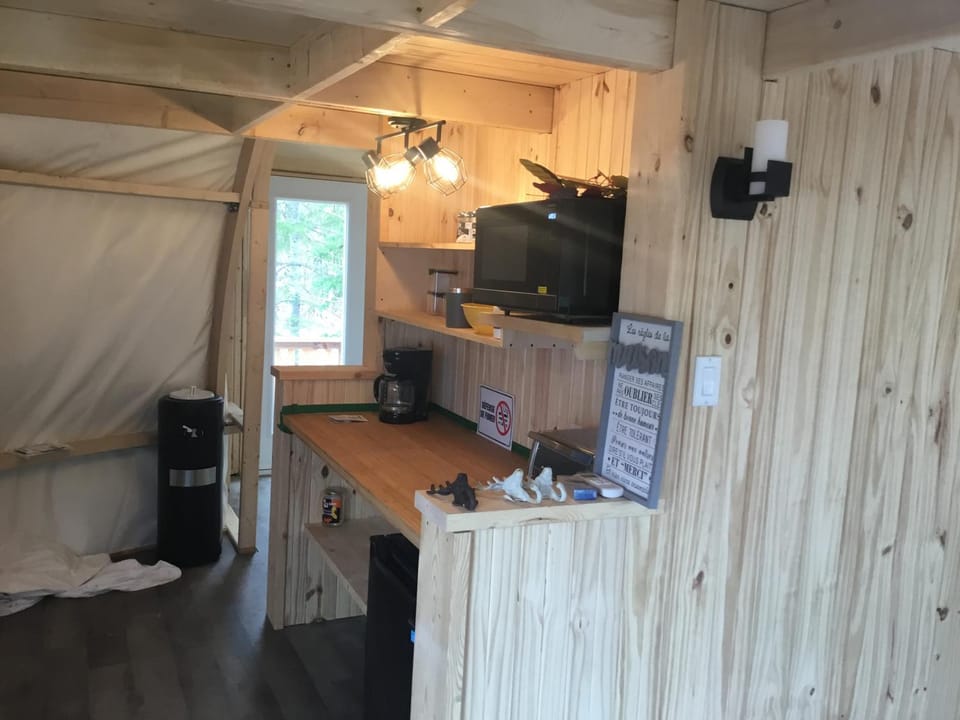 dôme près du lac Luxury tent in Quebec