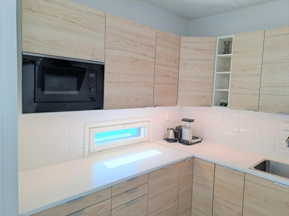 Coffee/tea facilities, dishwasher, minibar, toaster, kitchen