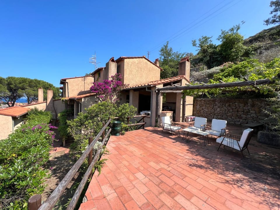 Property building, Patio, Day, Natural landscape, Garden, View (from property/room), Balcony/Terrace, Balcony/Terrace, Garden view