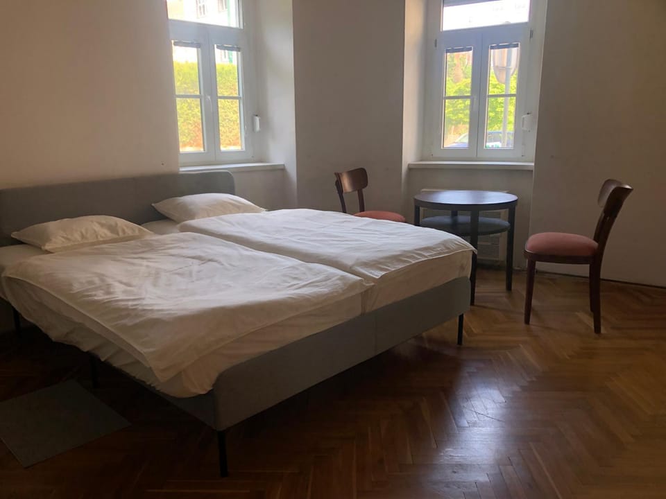 Bed, Photo of the whole room, Seating area, Bedroom