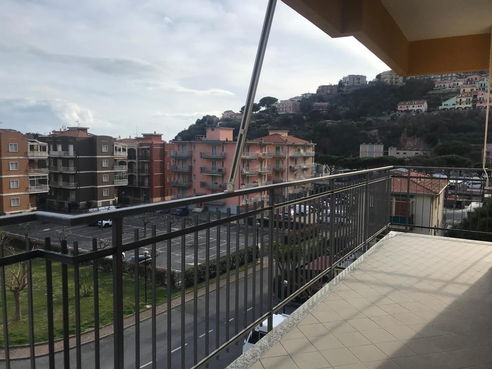 Neighbourhood, Balcony/Terrace