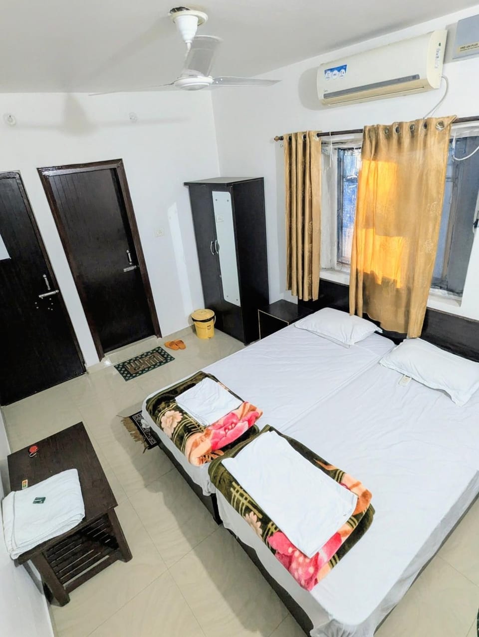 Bed, air conditioner