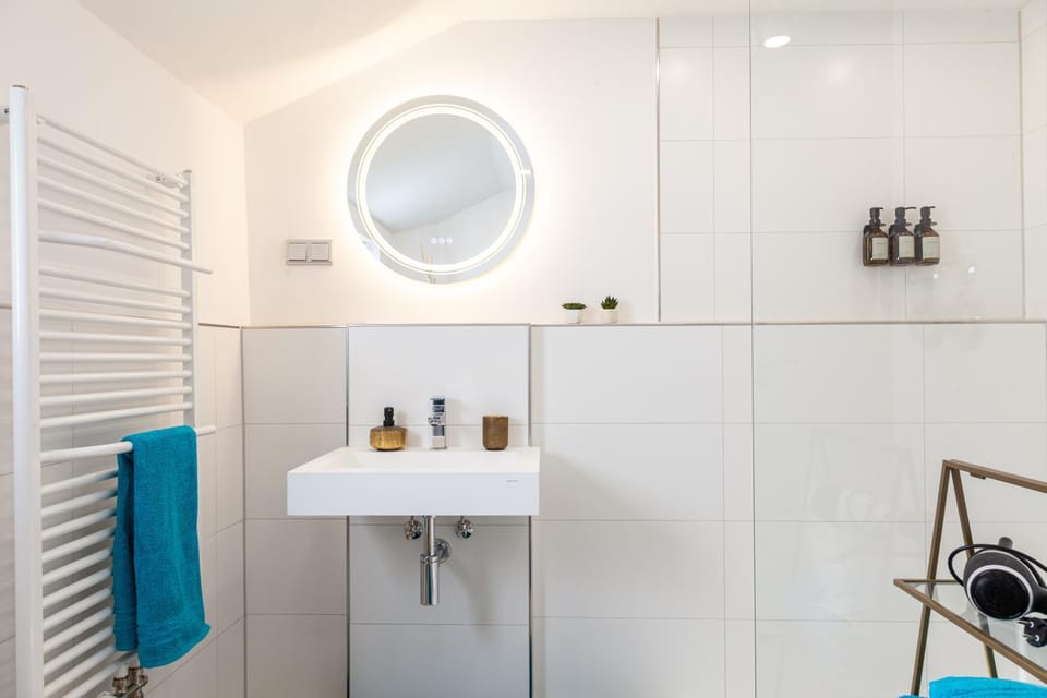 Shower, Bathroom, towels