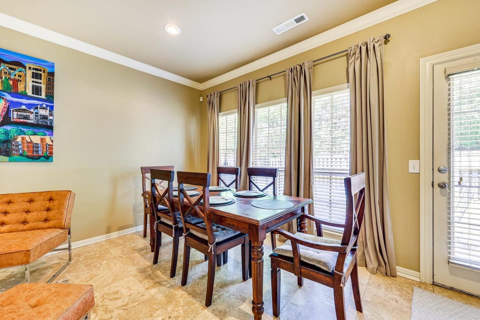 Spacious Family Home 3 Mi to Downtown Fayetteville House in Fayetteville