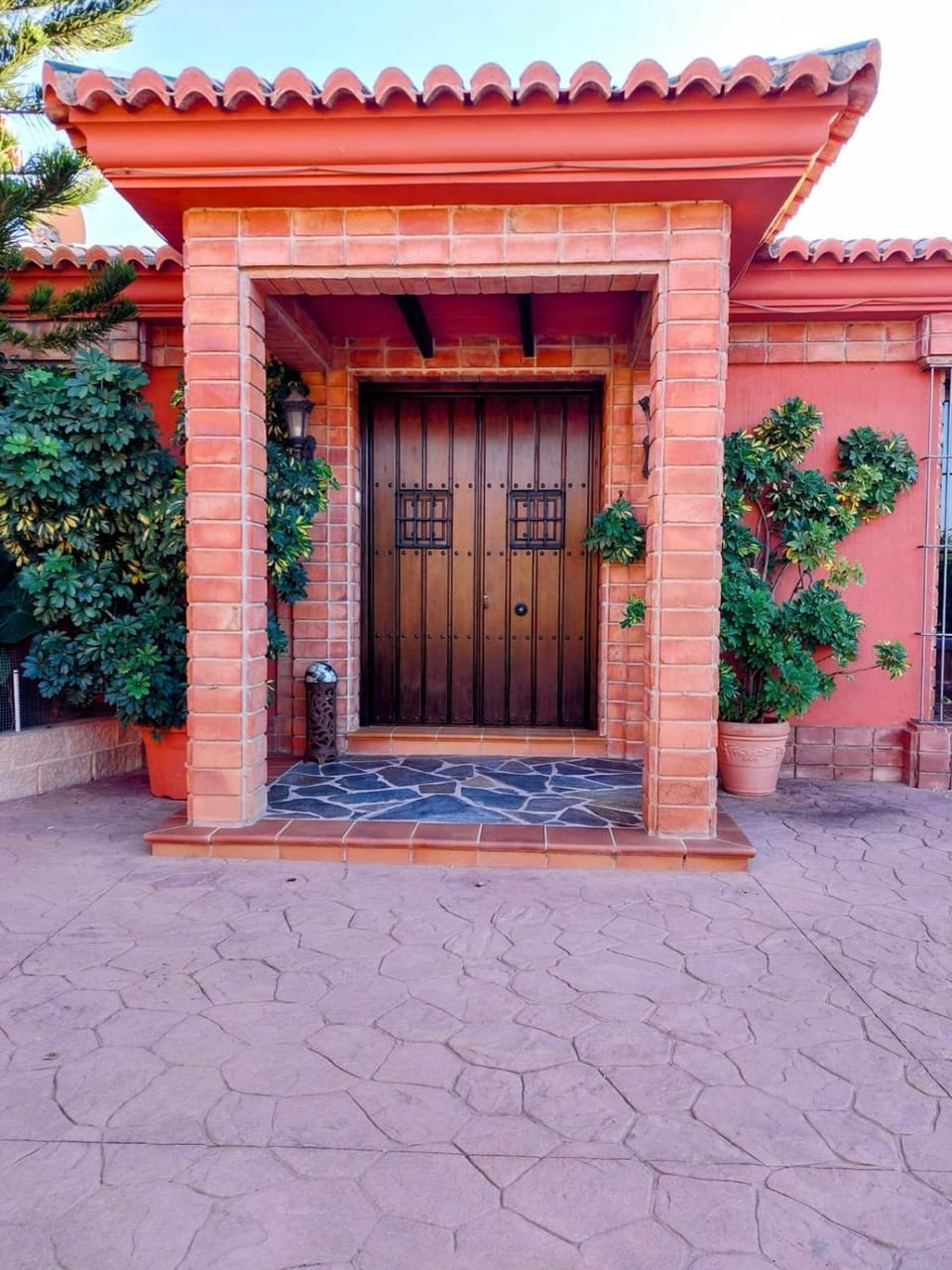 Facade/entrance