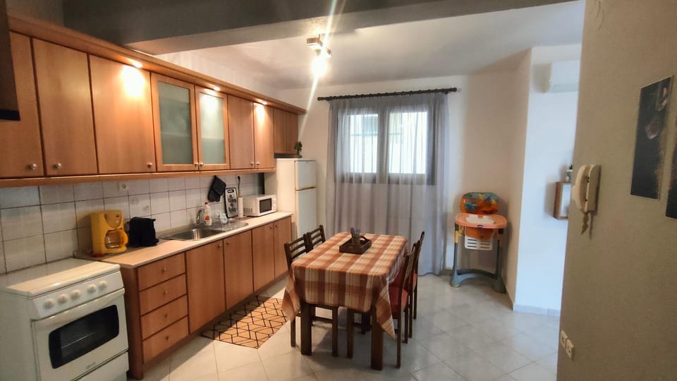 Kitchen or kitchenette, Dining area, minibar, pet friendly, stove