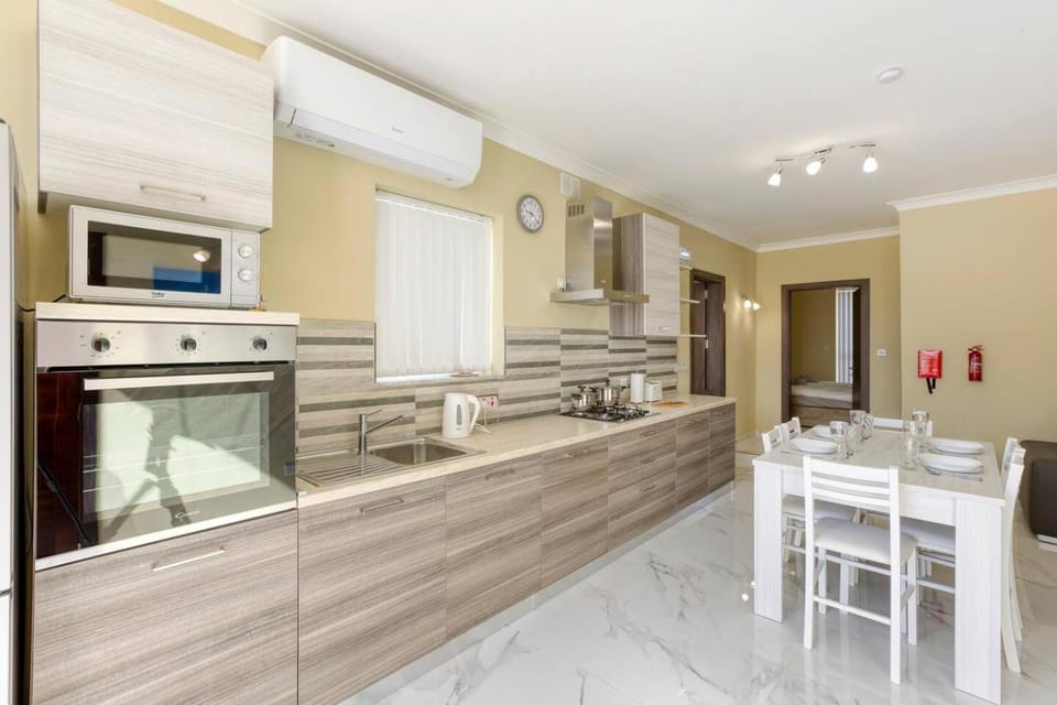 Penthouse, Seaview, Beautiful 2BR Apt 4 Apartment in Marsaskala