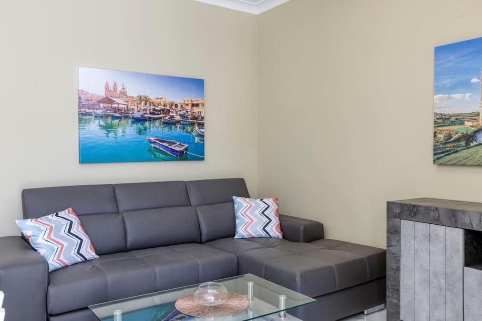 Penthouse, Seaview, Beautiful 2BR Apt 4 Apartment in Marsaskala