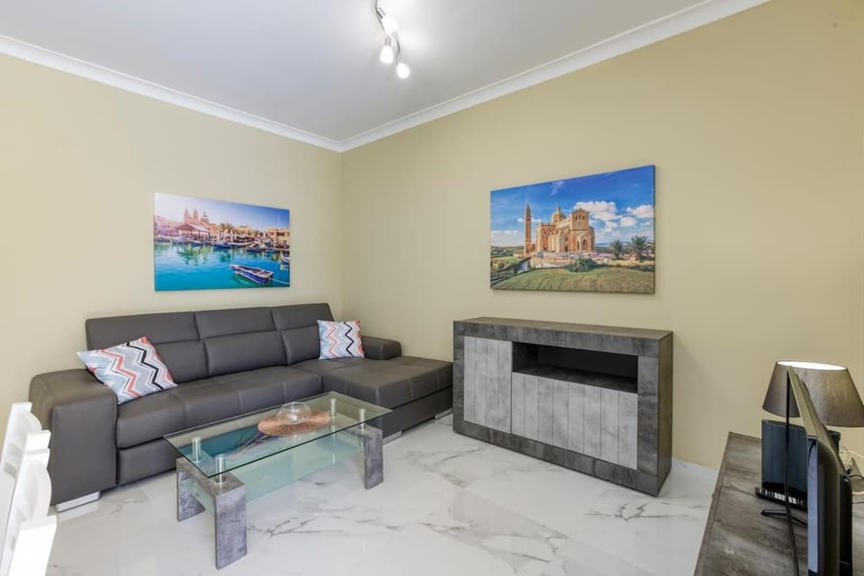 Penthouse, Seaview, Beautiful 2BR Apt 4 Apartment in Marsaskala