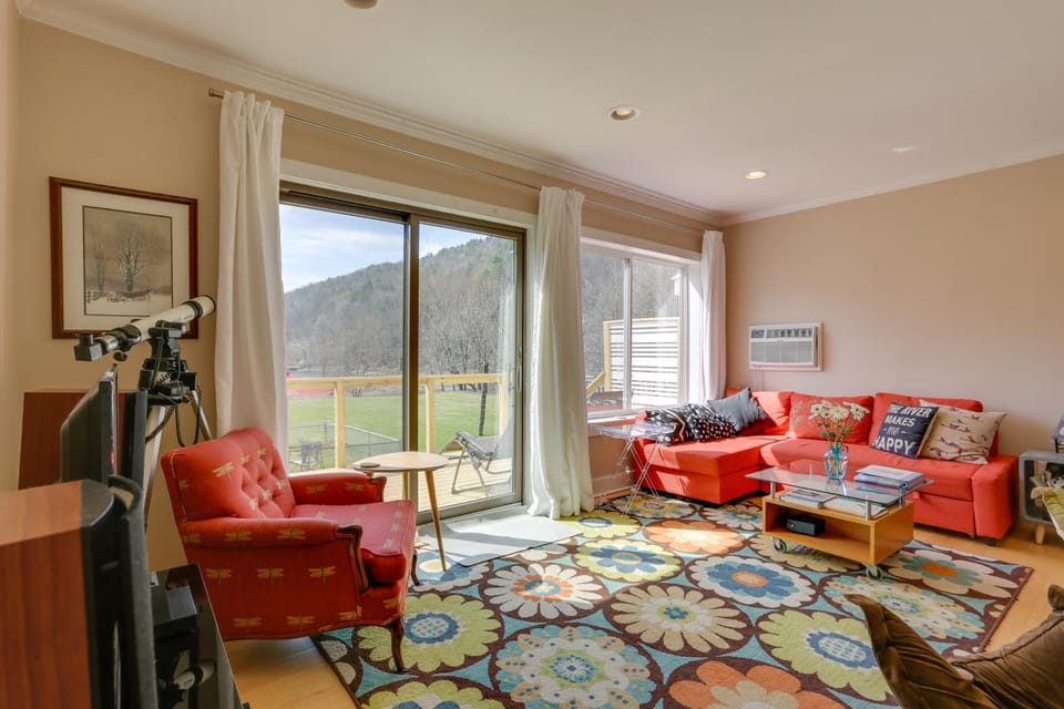Scenic Home on the Delaware River, Pet-Friendly! House in Hancock