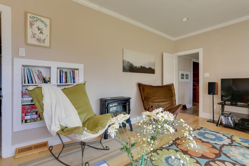 Scenic Home on the Delaware River, Pet-Friendly! House in Hancock