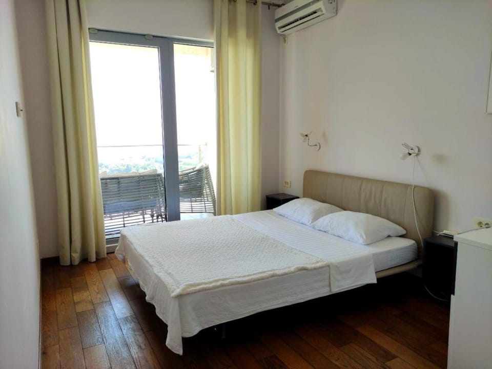 Bed, Bedroom, air conditioner