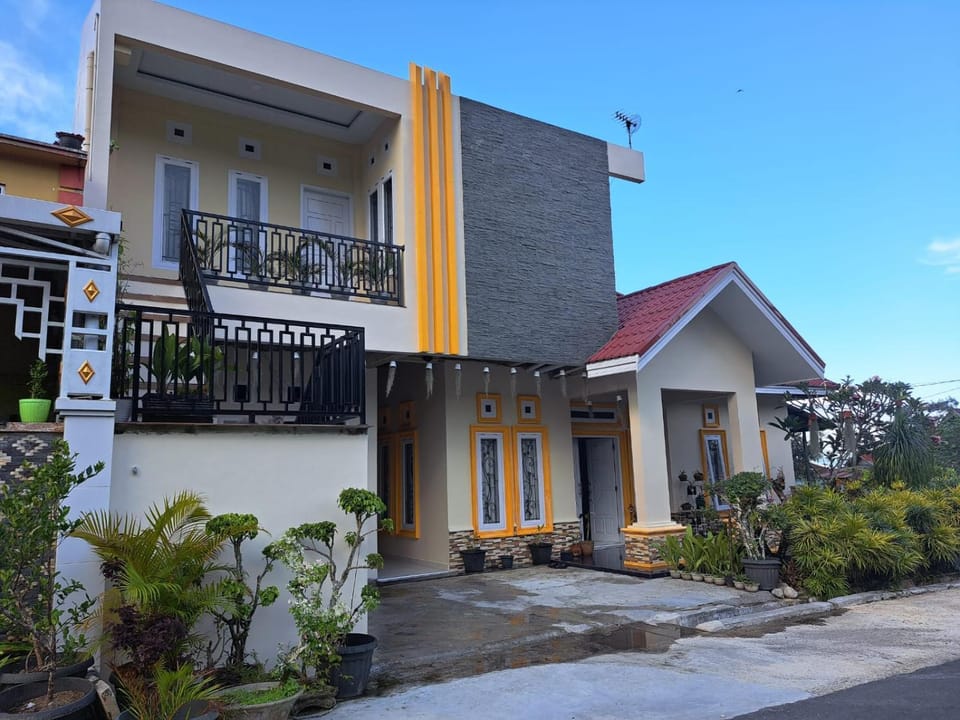Property building, Day