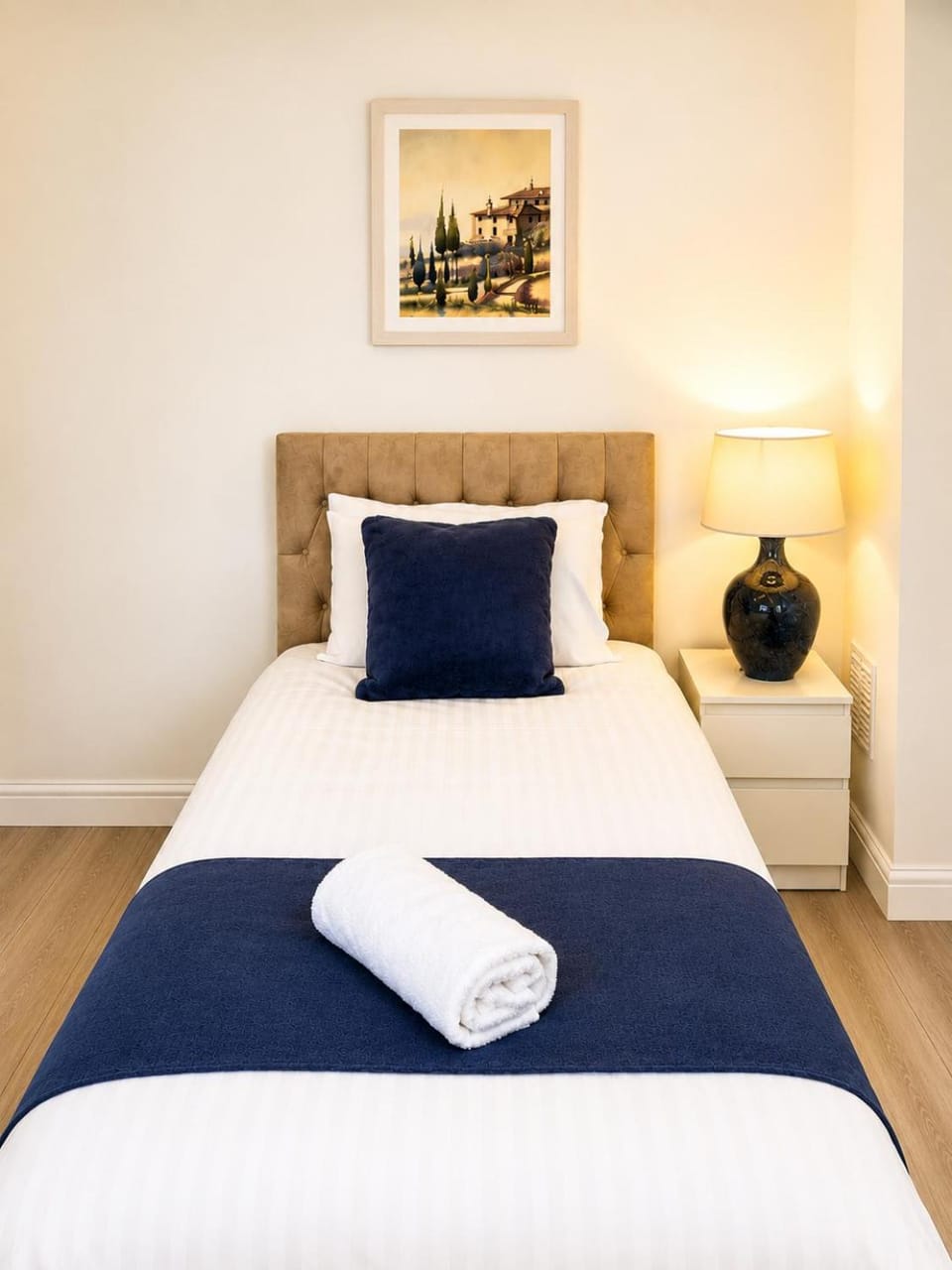 Bed, Bedroom, towels