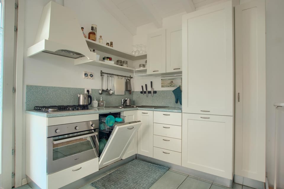 Kitchen or kitchenette, dishwasher, kitchen