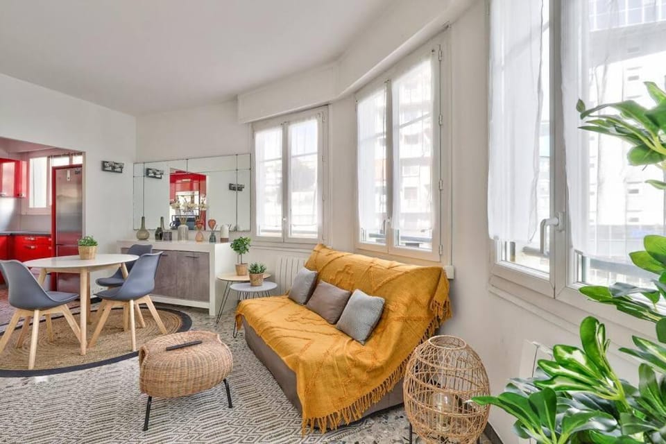 L29 Staywiz us - Lenval beach at 1min walk to Sea front AC Balcony Apartment in Nice