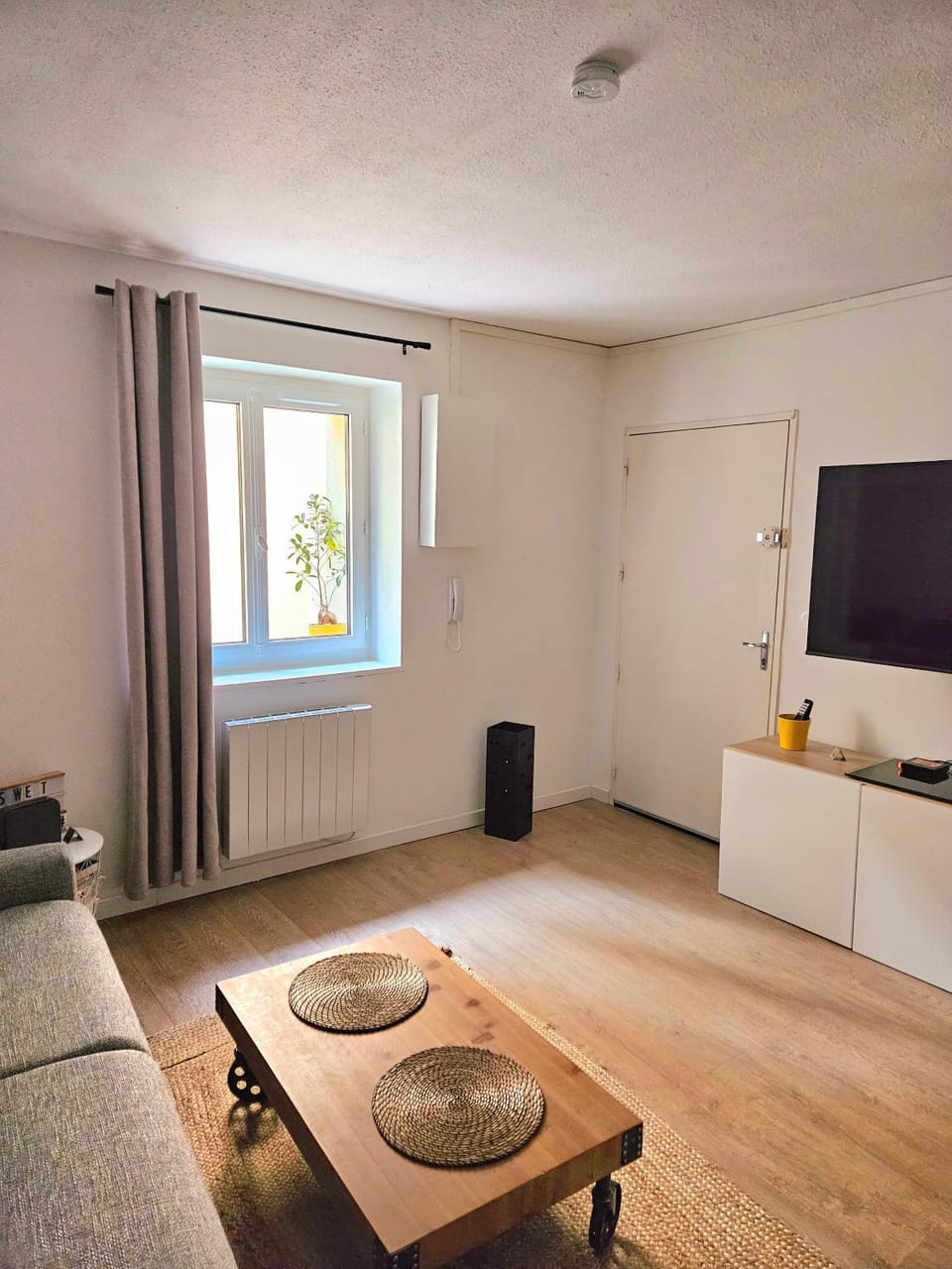Communal lounge/ TV room, Living room