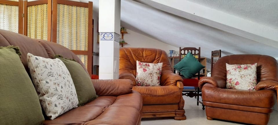 Communal lounge/ TV room, Living room, Seating area