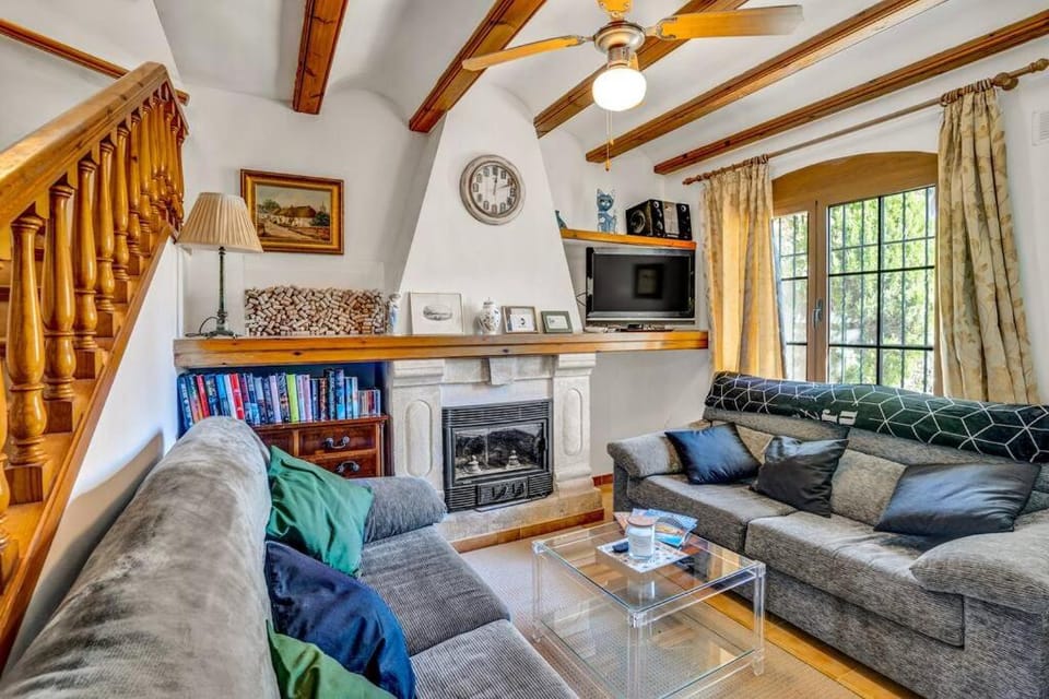 TV and multimedia, Living room, Seating area, flat iron