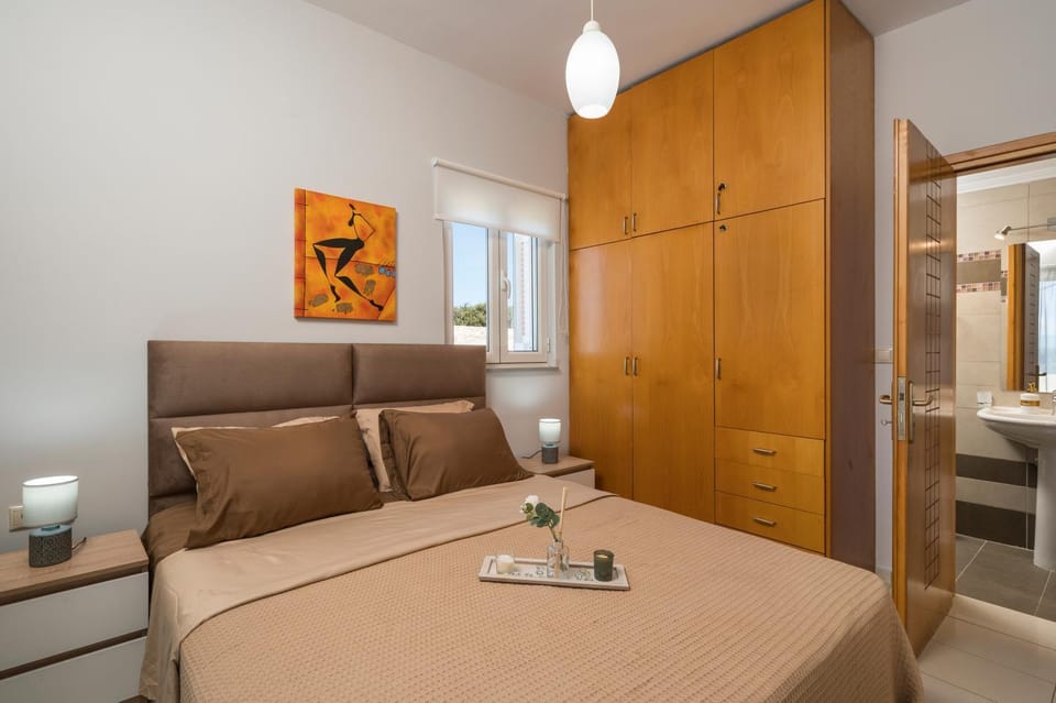 Bed, Photo of the whole room, Bedroom, wardrobe