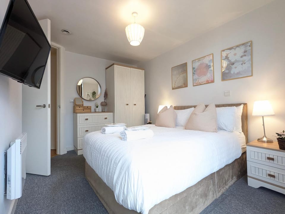 City Centre Morden 1-Bedroom Apt Near Dock Apartment in Liverpool