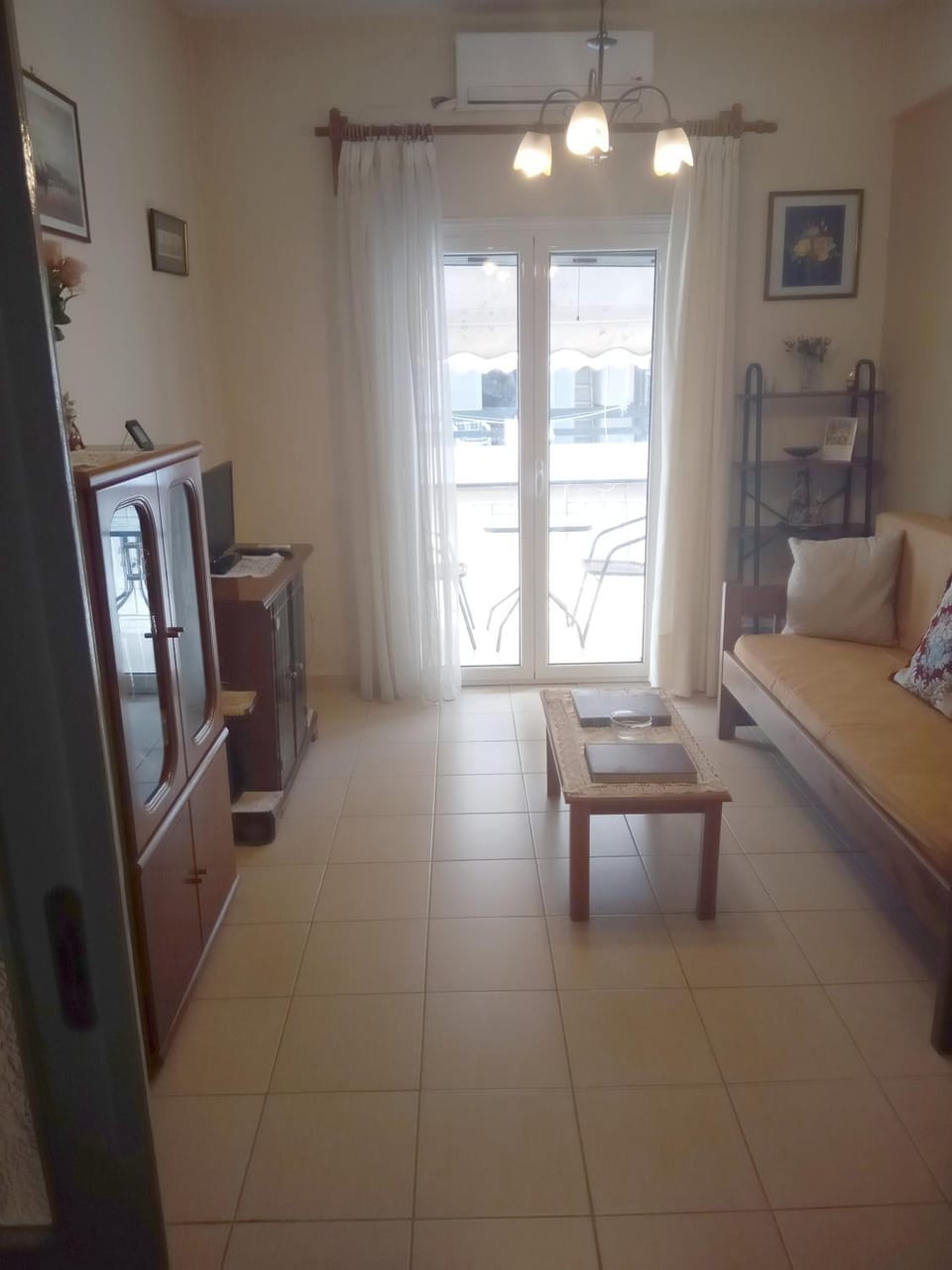 Bed, TV and multimedia, Living room, Seating area, air conditioner