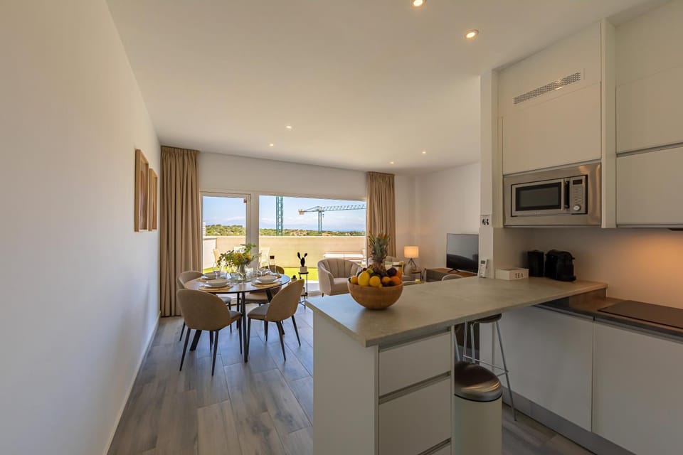 Large terrace, swimming pool, private garage and fiber Apartment in Tarifa