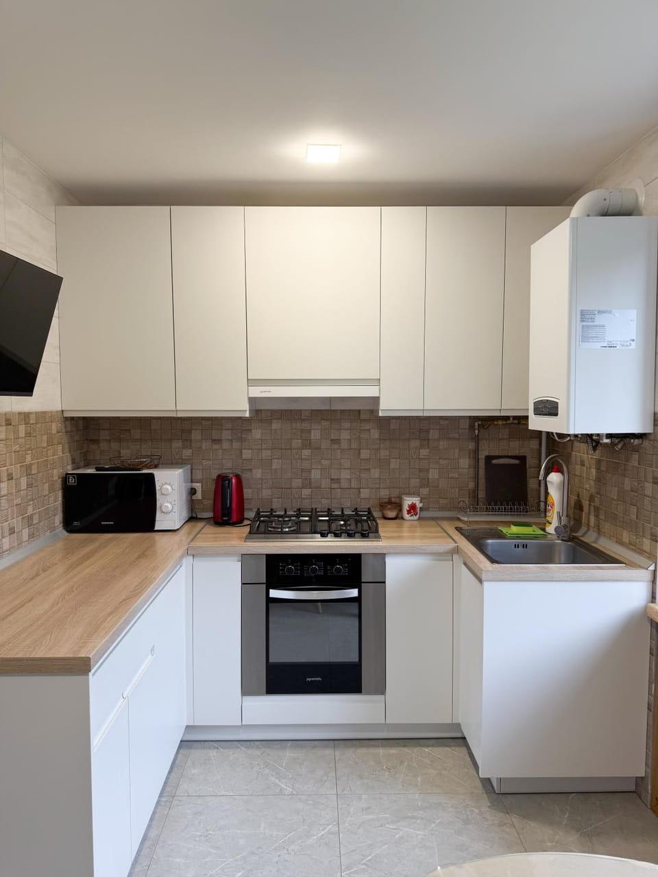 Coffee/tea facilities, Kitchen or kitchenette, Communal kitchen, oven, stove