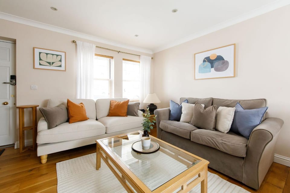 Castle Bank Terrace By The Butler Collection House in Lewes District