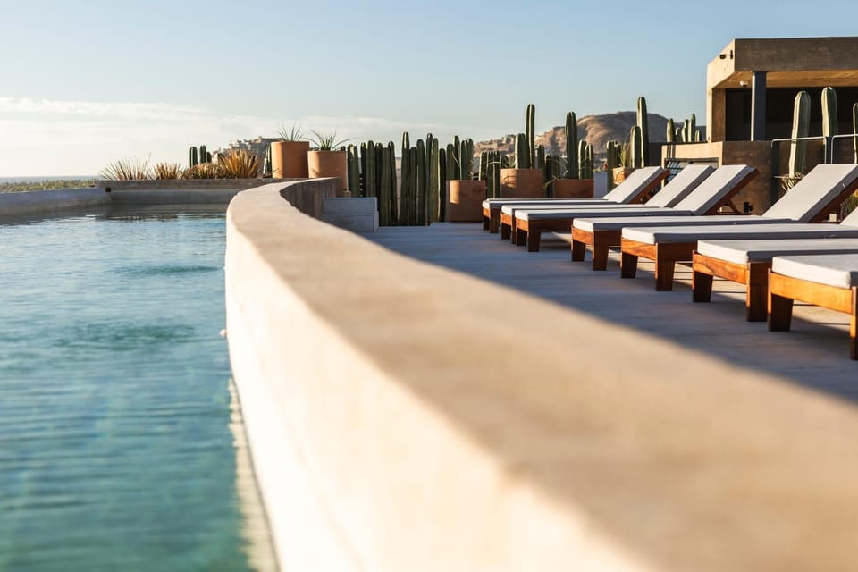 Pool view, Swimming pool, sunbed