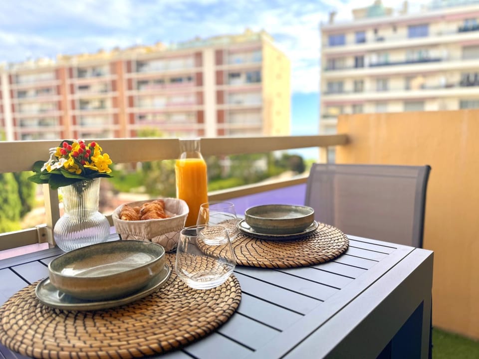 View (from property/room), Balcony/Terrace, Dining area