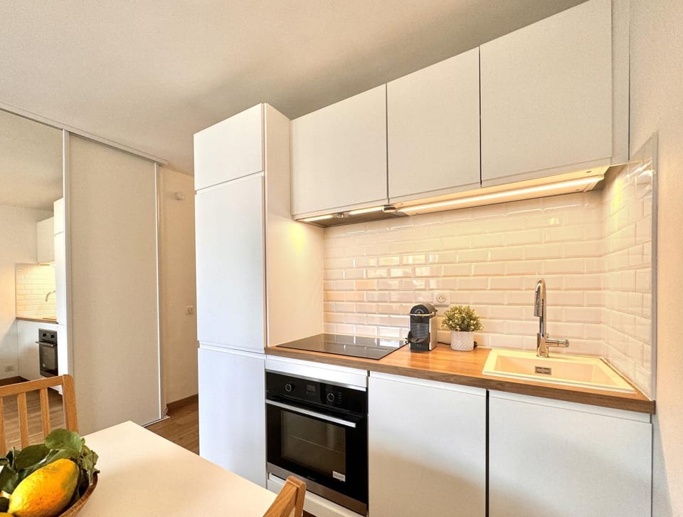 Kitchen or kitchenette, Dining area, dishwasher, oven, stove