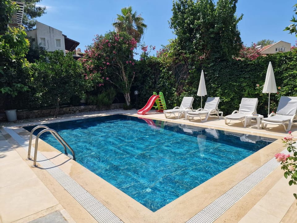Swimming pool, Swimming pool