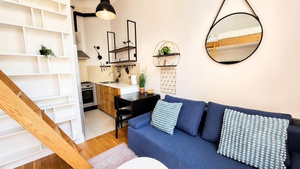 Bed, Kitchen or kitchenette, Living room, Photo of the whole room, Seating area, Bedroom