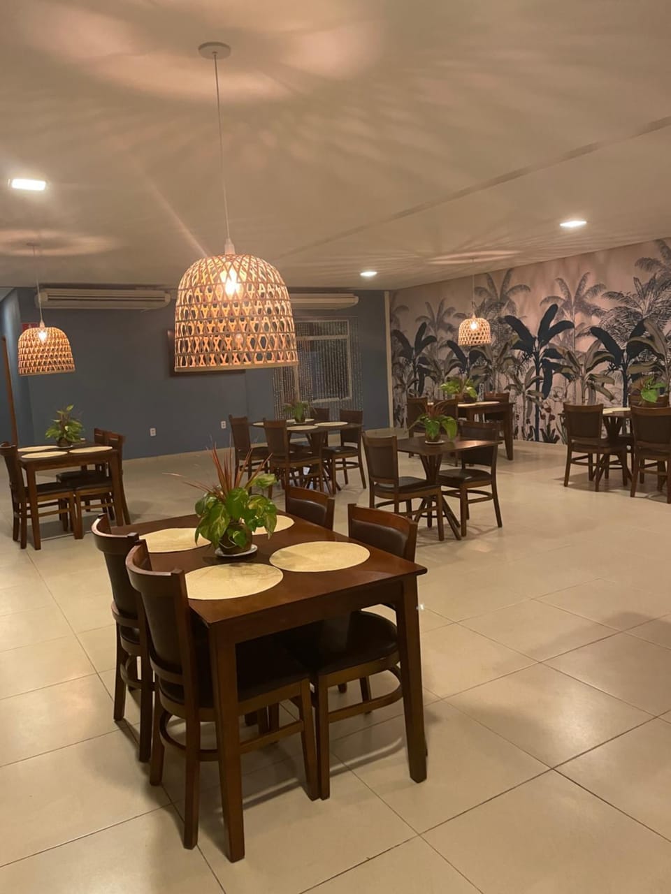 Restaurant/places to eat, Restaurant/places to eat