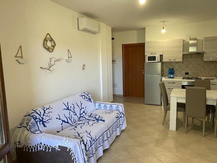 Kitchen or kitchenette, Living room, air conditioner