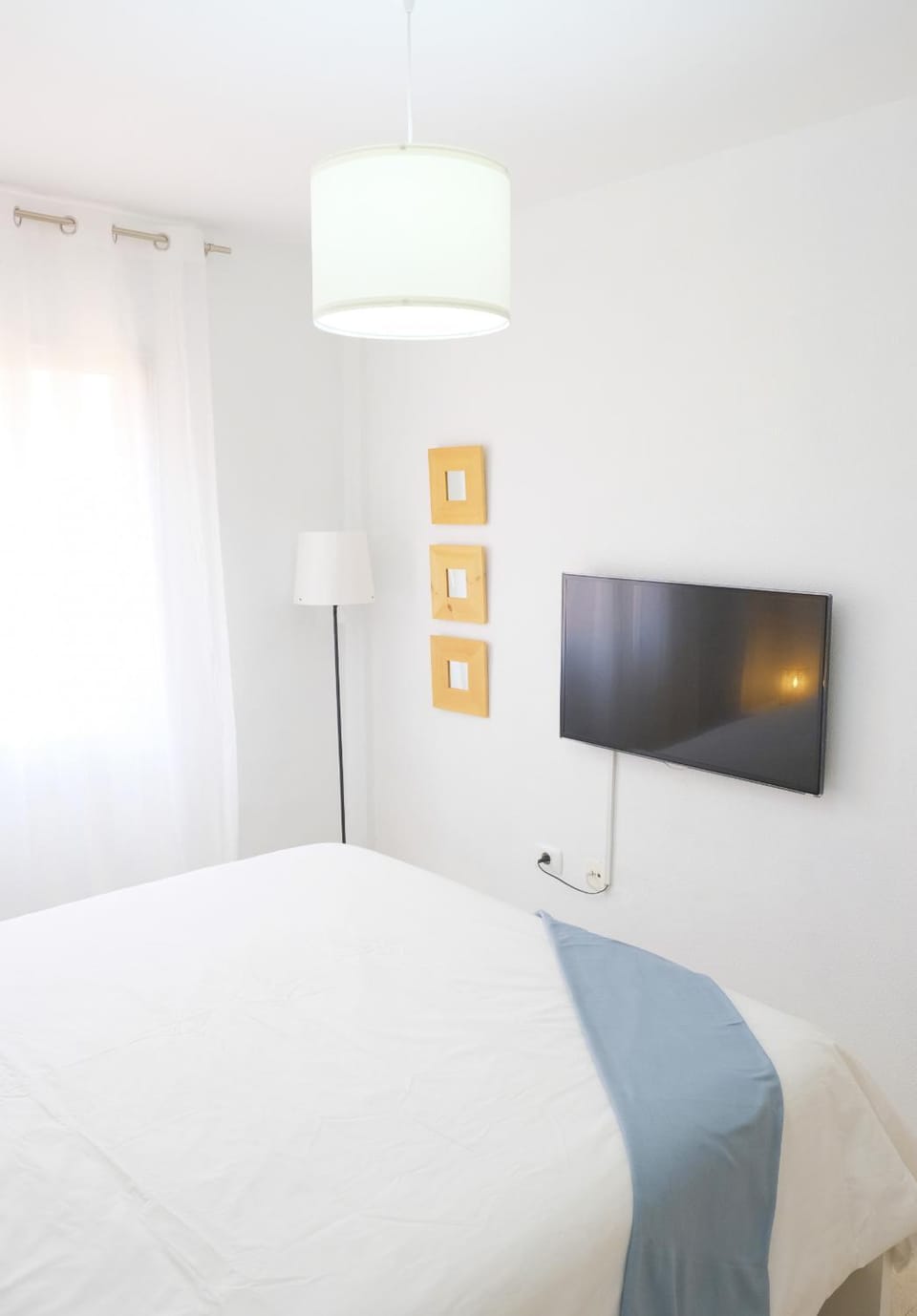 Bed, TV and multimedia