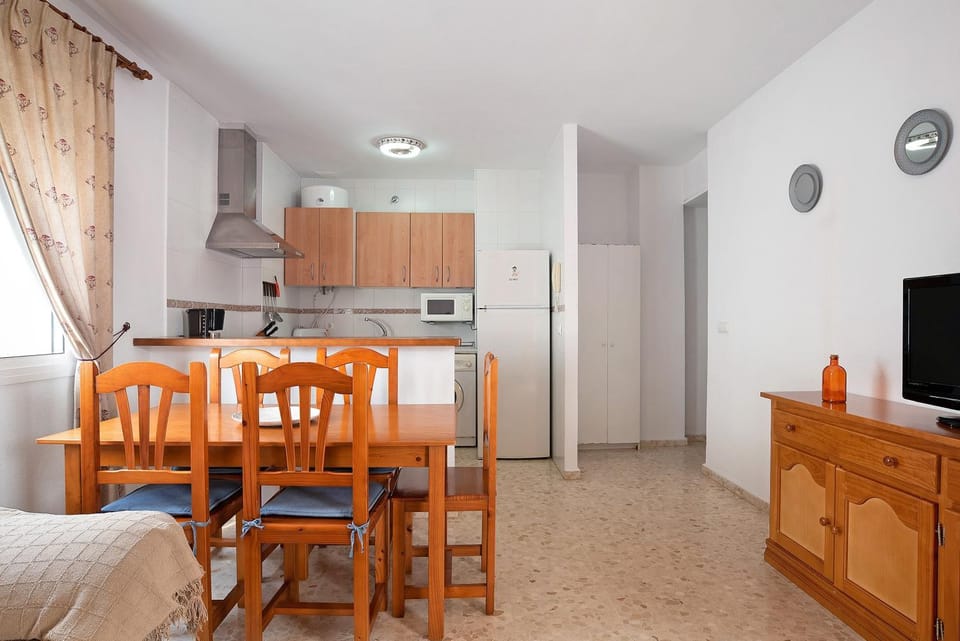 Property building, Kitchen or kitchenette, Living room
