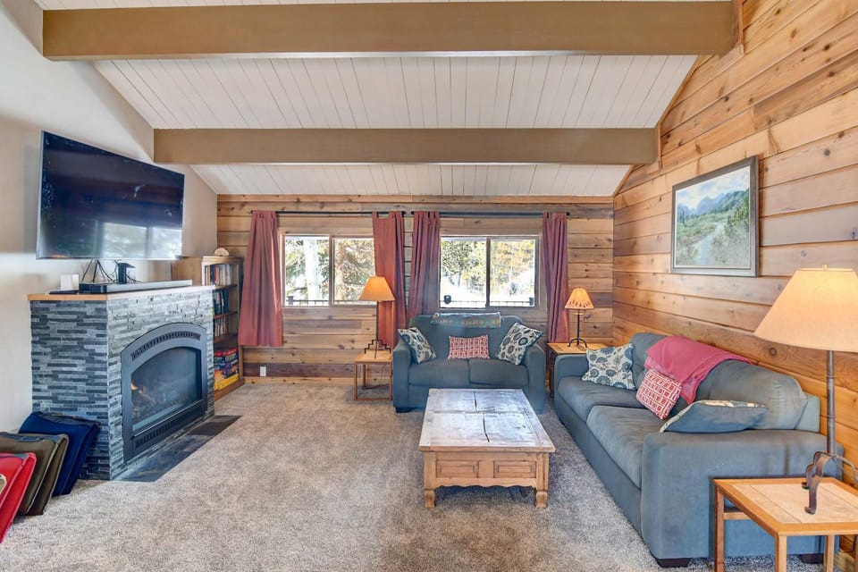 Hot Tub & Mtn Views: Waterfront Grand Lake Cabin! Cabin in Columbine Lake